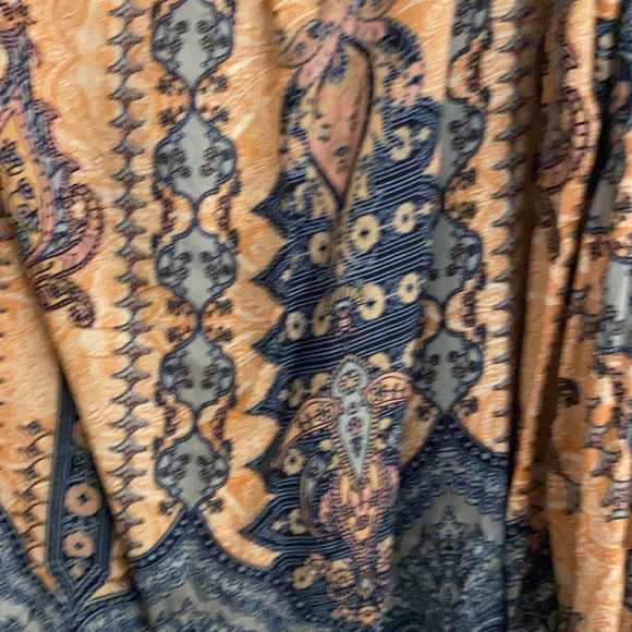 Floral off-shoulder top. Size XS. - Picture 3 of 4